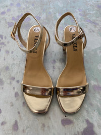 Load image into Gallery viewer, Vaneli Size 6 1/2 SHOE

