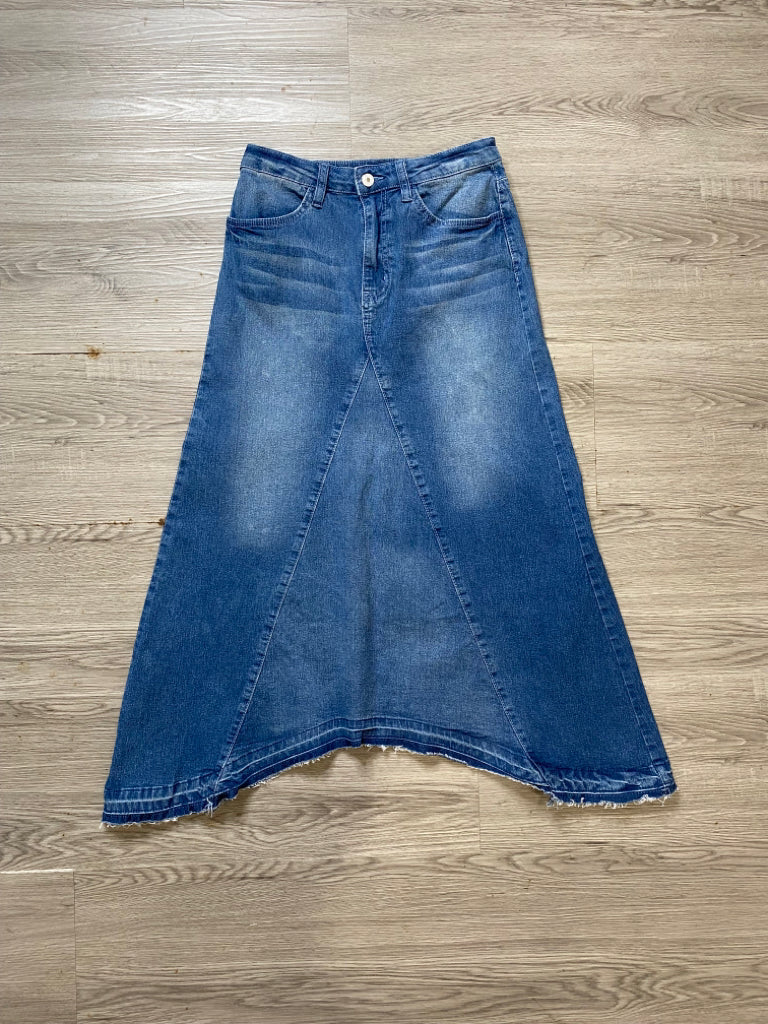 NO LABEL Size SMALL SKIRT