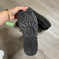 Load image into Gallery viewer, UGG Size 9 BOUTIQUE
