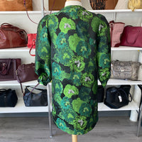 Load image into Gallery viewer, Pomander Place Size LARGE BOUTIQUE
