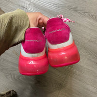 Load image into Gallery viewer, Alexander McQueen Size 9 DESIGNER
