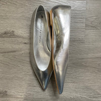 Load image into Gallery viewer, STUART WEITZMAN Size 9 BOUTIQUE
