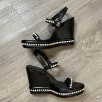 Load image into Gallery viewer, Christian Louboutin Size 41 DESIGNER
