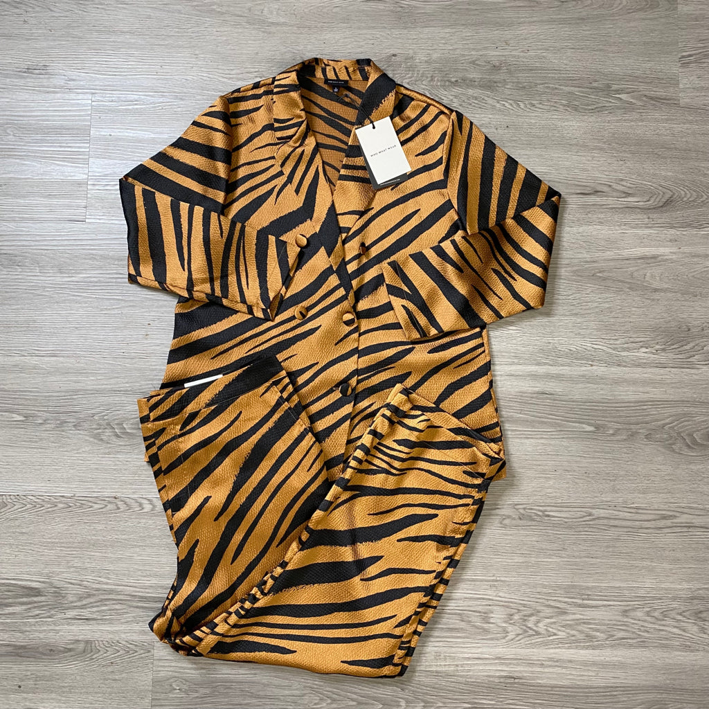 Who What  Wear Size L/XL SUITS