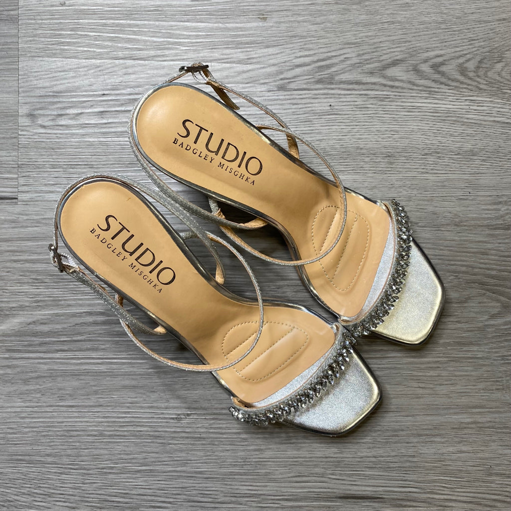 STUDIO Size 9 SHOE