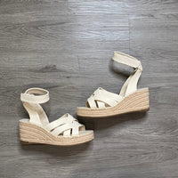 Load image into Gallery viewer, Franco Sarto Size 8 SHOE
