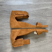 Load image into Gallery viewer, Gentle Souls Size 7 1/2 SHOE
