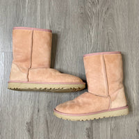 Load image into Gallery viewer, UGG Size 7 BOUTIQUE
