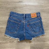 Load image into Gallery viewer, LEVI STRAUSS Size 26/2 SHORTS
