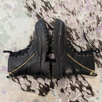 Load image into Gallery viewer, Tommy Hilfiger Size 8 1/2 SHOE
