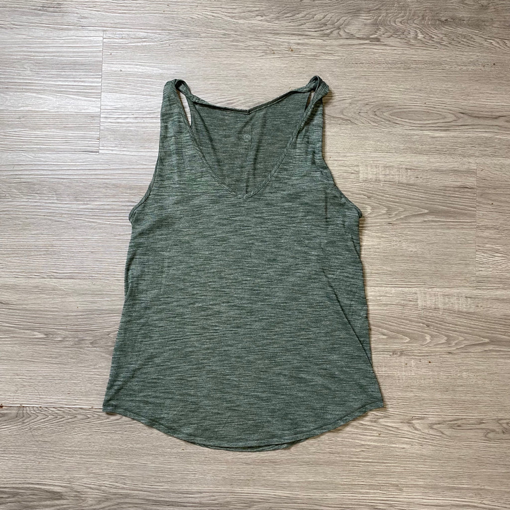 Lululemon Size 4 ATHLETIC WEAR