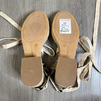 Load image into Gallery viewer, VINCE CAMUTO Size 9 1/2 SHOE
