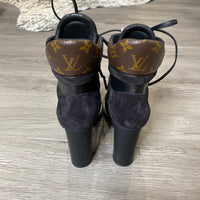 Load image into Gallery viewer, Louis Vuitton Size 37 DESIGNER
