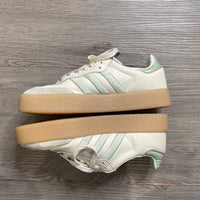 Load image into Gallery viewer, ADIDAS Size 7 SHOE
