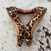 Load image into Gallery viewer, Christian Louboutin Size 8 DESIGNER
