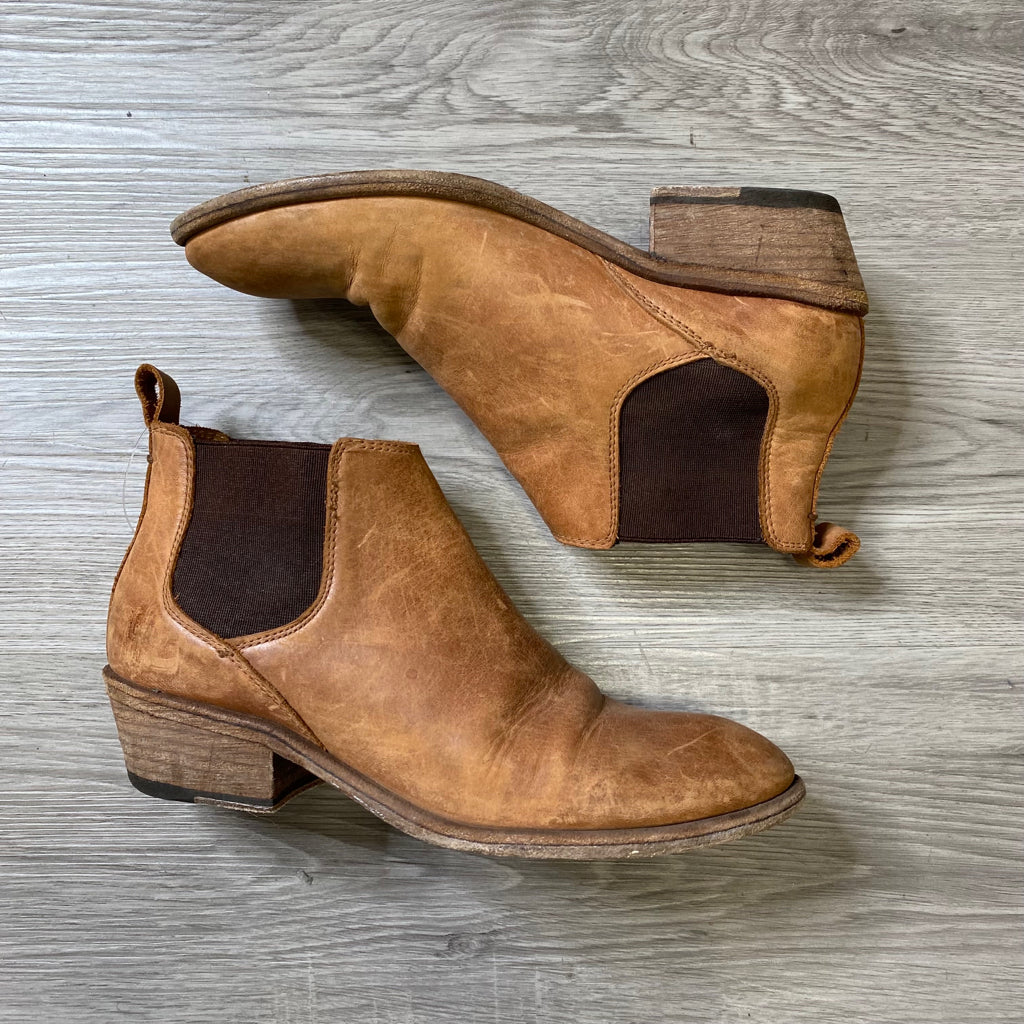 FRYE Size 7 BOUTIQUE