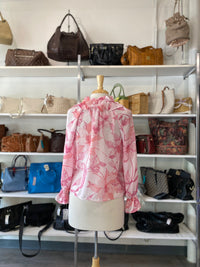 Load image into Gallery viewer, Cupcakes &amp; Cashmere Size XS TOPS
