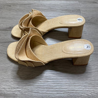 Load image into Gallery viewer, Larroude Size 9 BOUTIQUE
