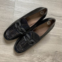 Load image into Gallery viewer, WONDERS Size 9 1/2 SHOE
