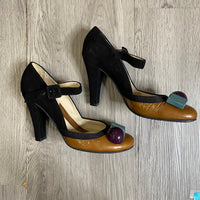 Load image into Gallery viewer, Dove Nuotano Gli Squali Size 7 1/2 BOUTIQUE
