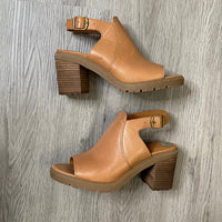 Load image into Gallery viewer, LUCKY Size 7 1/2 SHOE
