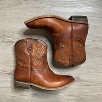 Load image into Gallery viewer, FRYE Size 9 BOUTIQUE
