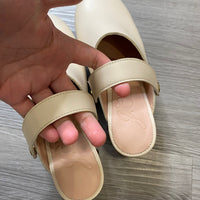 Load image into Gallery viewer, J CREW Size 7 SHOE
