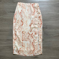 Load image into Gallery viewer, Cupcakes &amp; Cashmere Size 0 SKIRT
