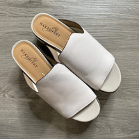 Load image into Gallery viewer, Naked Feet Size 7 1/2 SHOE
