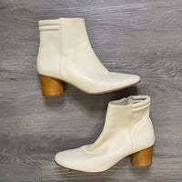 Load image into Gallery viewer, BERNARDO Size 9 1/2 BOUTIQUE
