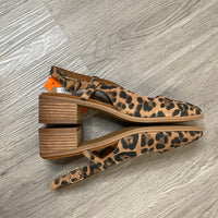 Load image into Gallery viewer, TOMS Size 9 SHOE

