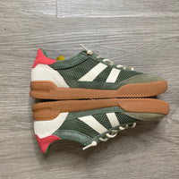 Load image into Gallery viewer, Steve Madden Size 7 SHOE
