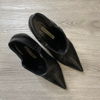 Load image into Gallery viewer, Manolo Blahnik Size 9 1/2 DESIGNER
