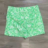 Load image into Gallery viewer, Lilly Pulitzer Size 12 SHORTS
