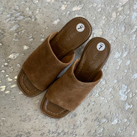 Load image into Gallery viewer, Donald Pliner Size 7 BOUTIQUE
