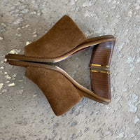 Load image into Gallery viewer, Donald Pliner Size 7 BOUTIQUE
