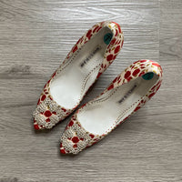 Load image into Gallery viewer, Manolo Blahnik DESIGNER
