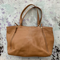 Load image into Gallery viewer, Tory Burch BOUTIQUE
