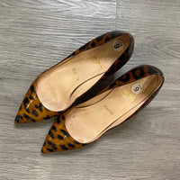 Load image into Gallery viewer, Christian Louboutin Size 9 DESIGNER

