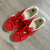 Load image into Gallery viewer, REEBOK Size 5 1/2 SHOE
