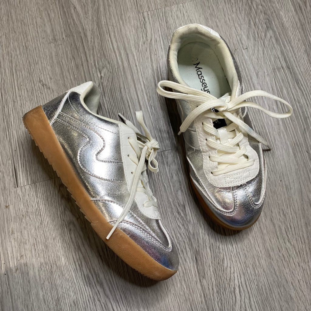 Masseys Size 8 1/2 SHOE