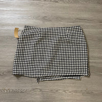 Load image into Gallery viewer, Steve Madden Size LARGE SKIRT
