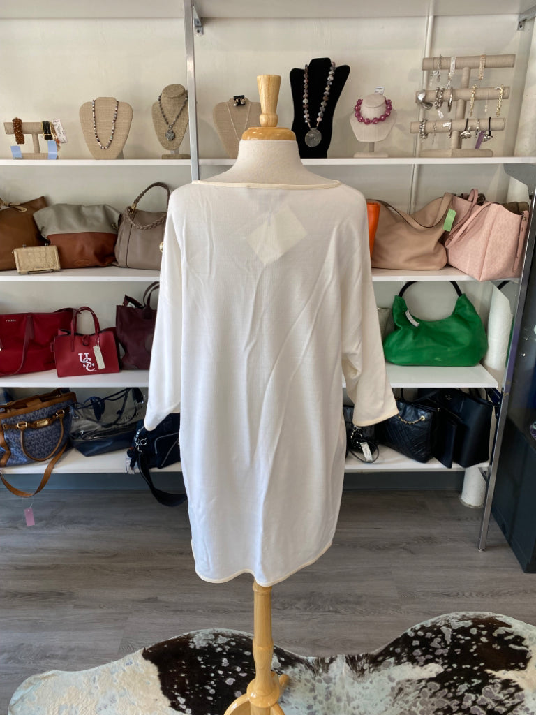 ST JOHN Size MED DESIGNER