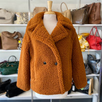 Load image into Gallery viewer, UGG Size SMALL BOUTIQUE
