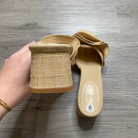 Load image into Gallery viewer, Larroude Size 9 BOUTIQUE
