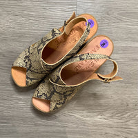 Load image into Gallery viewer, Famolare Size 8 SHOE
