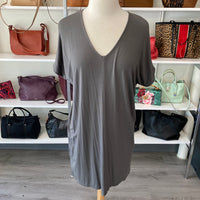 Load image into Gallery viewer, LILLA P Size SMALL DRESS
