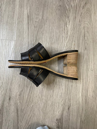 Load image into Gallery viewer, Marc Fisher Size 7 SHOE
