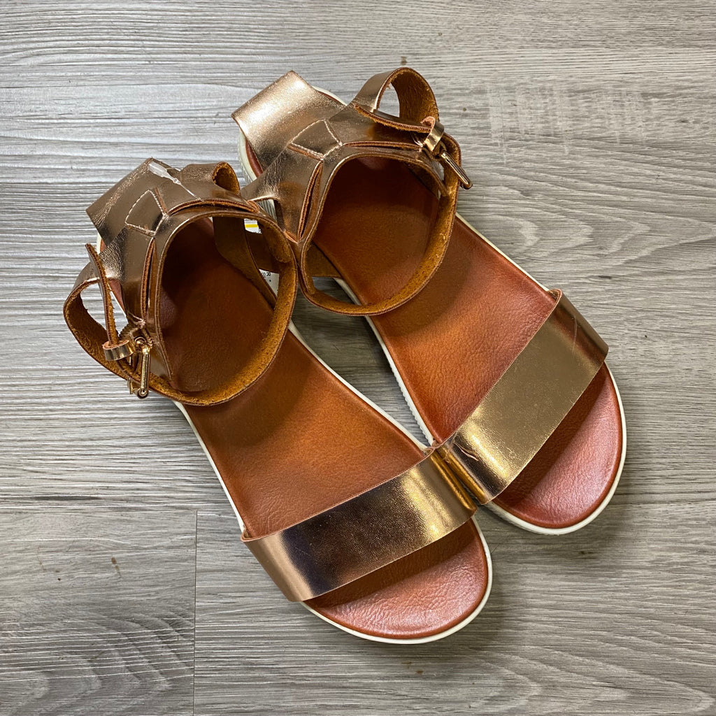 MIA Size 7 1/2 SHOE