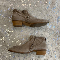 Load image into Gallery viewer, Paul Green Size 9 1/2 BOUTIQUE
